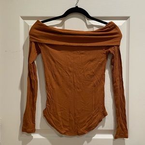 Off-shoulder long sleeve top